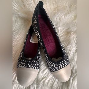 NWT MUNRO - Henlee Black & Pearl Cream Slip On Ballet Flats Sz 9
